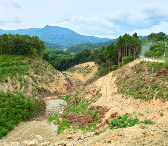 佐賀県多久市にある真生工業の桐岡事業所（残土処分場）の残土を流すために整備された谷の様子